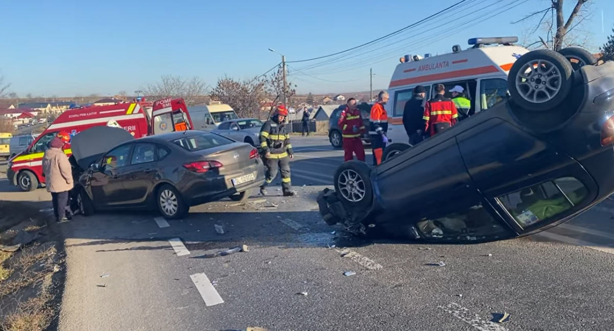 Accident rutier în județul Iași! Un autoturism s-a răsturnat după un impact violent la Bălțați – UPDATE