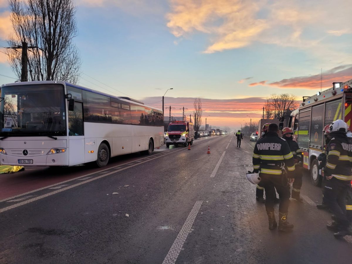 Încă o tragedie la Leţcani! O femeie de 44 de ani a murit după ce a fost izbită de o mașină și proiectată sub un autobuz – UPDATE