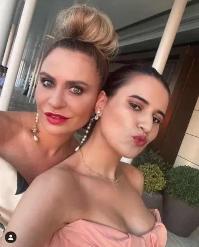 Adina Buzatu în perfuzii! Prin ce momente cumplite trece vedeta