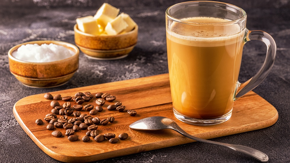 De ce este bine să consumi cafea cu unt. Ce beneficii ascunde și cum se prepară băutura