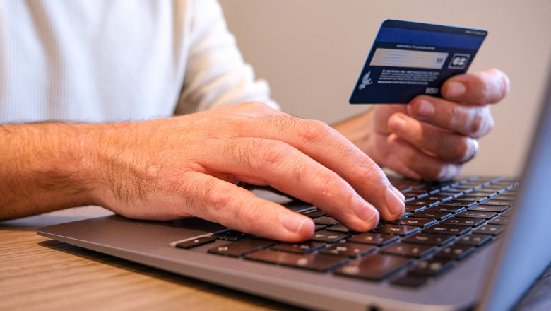 Avertisment DNSC! Fraudă prin folosirea identităţii unor companii de curierat