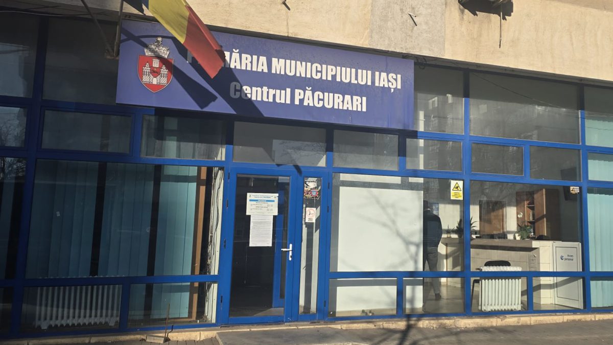O bucată de gheață a blocat activitatea de la Centrul de Cartier din Păcurari! Ieșenii nu și-au putut achita impozitele și taxele locale – ușa a fost închisă