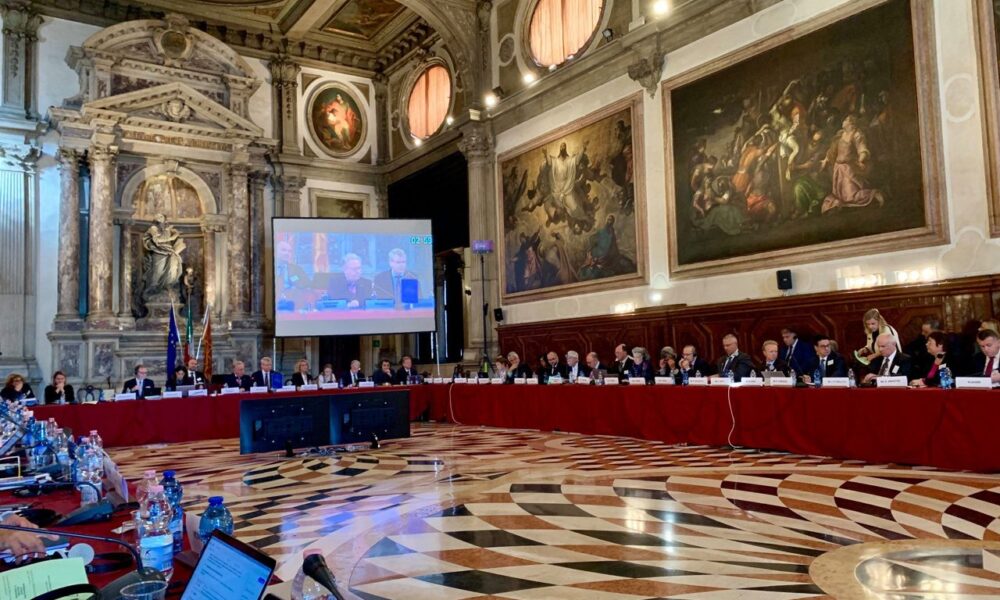 Comisia de la Veneția critică decizia CCR de anulare a alegerilor prezidențiale: Un atac la democrație și la dreptul suveran al poporului