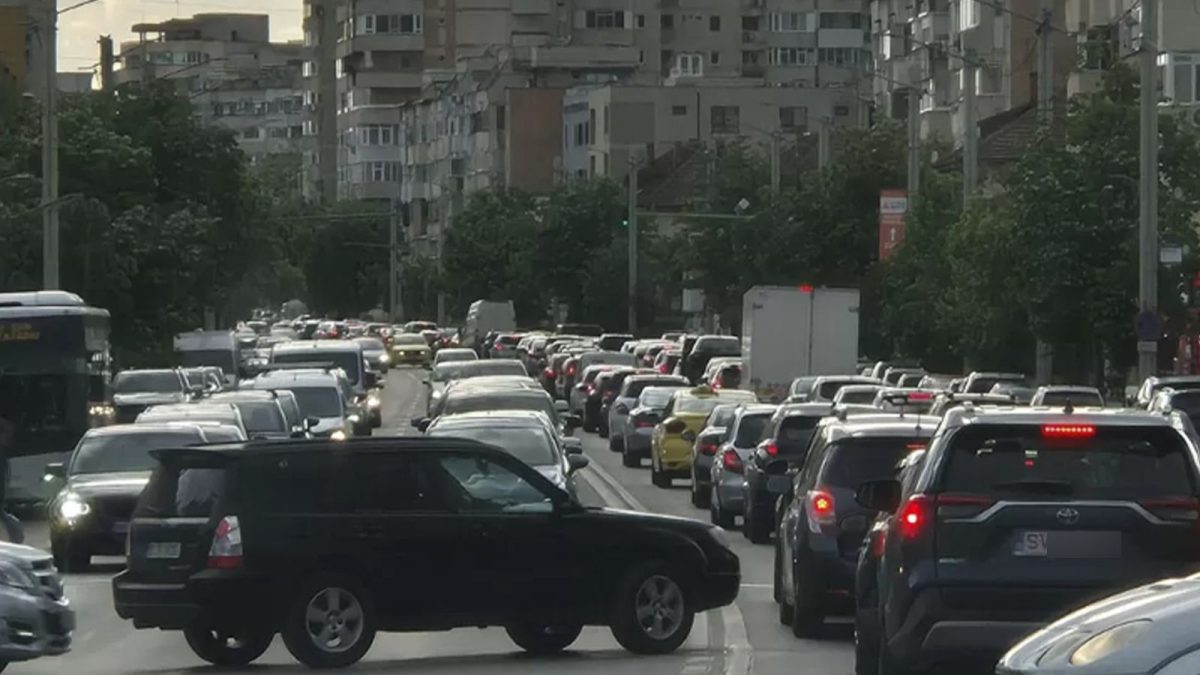 „Regula fermoarului” devine lege în trafic. Ce măsuri vor fi aplicate