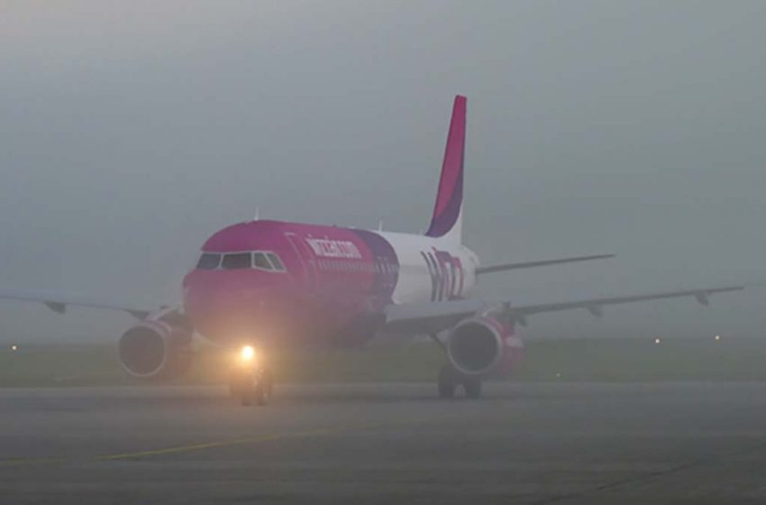 Zeci de familii au rămas pe drumuri din cauza zborurilor anulate de pe aeroportul din Iași: „Trebuia să ajung acasă de Revelion și am aterizat după 2 zile la Cluj”