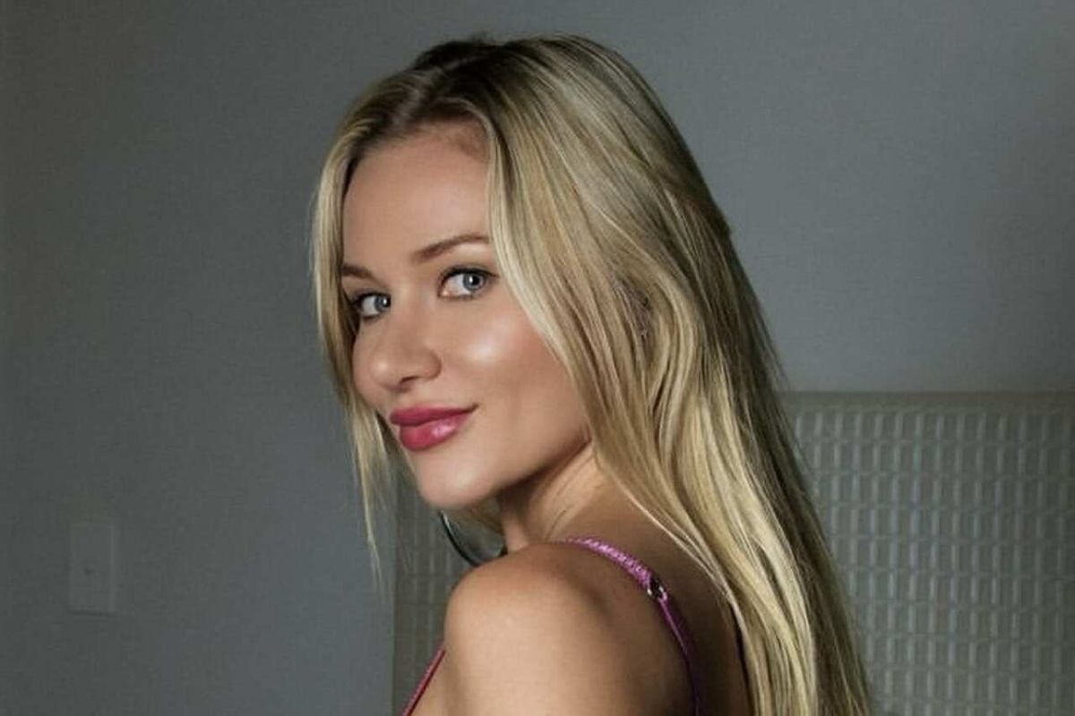A fost dată afară dintr-un magazin pentru că filma conținut sexy! Și-a dus „activitatea” la un alt nivel!