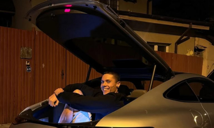 David Popovici și-a cumpărat o mașină de lux. Câți bani a dat sportivul pe bolid