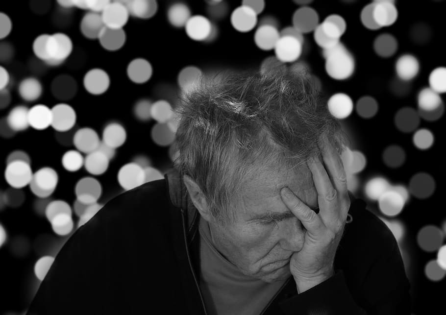 Primele semne ale demenței! Cele 4 simptome care apar înainte de pierderea memoriei