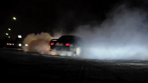 Un tânăr de 21 ani a fost arestat, după ce a omorât o femeie de 73 ani în timp ce făcea drifturi cu un BMW