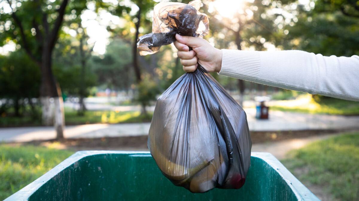 Vecinii te pot da în judecată! Totul pleacă de la gunoiul menajer