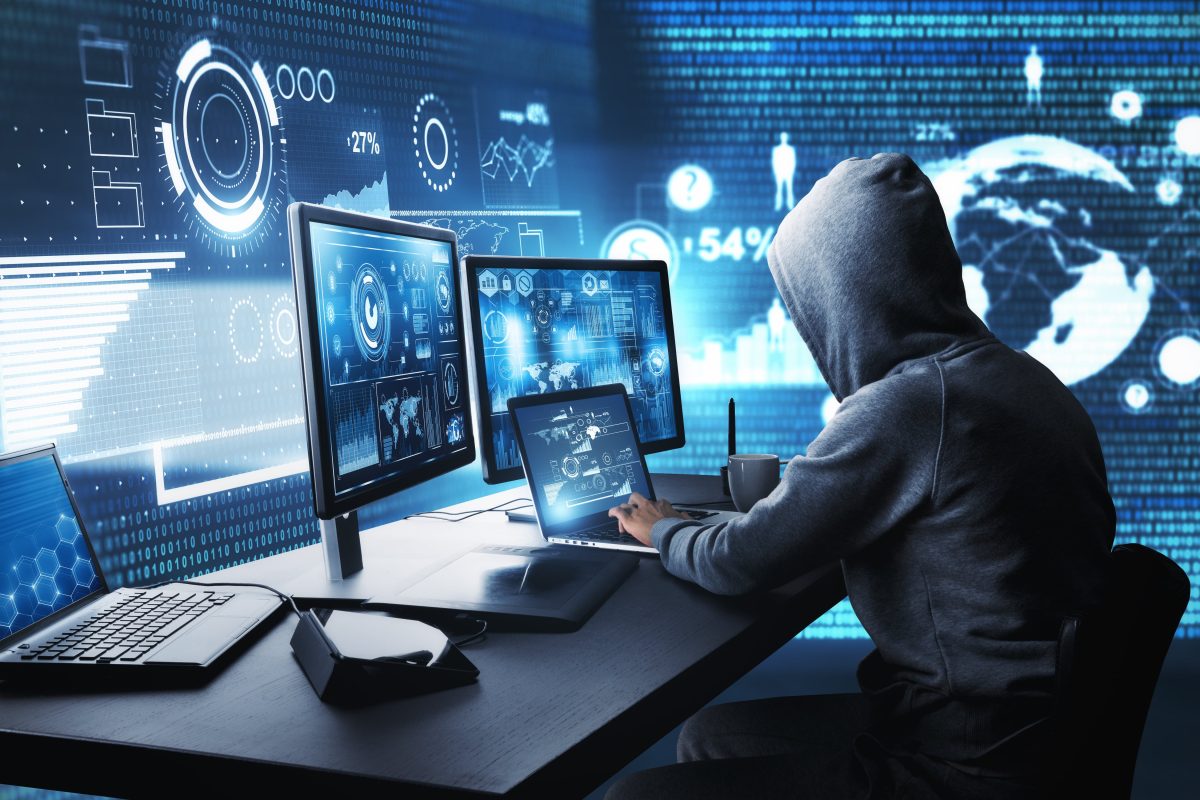 Adolescent hacker din Italia, în fața tribunalului: A deviat rutele petroliere din Marea Mediterană pentru distracție