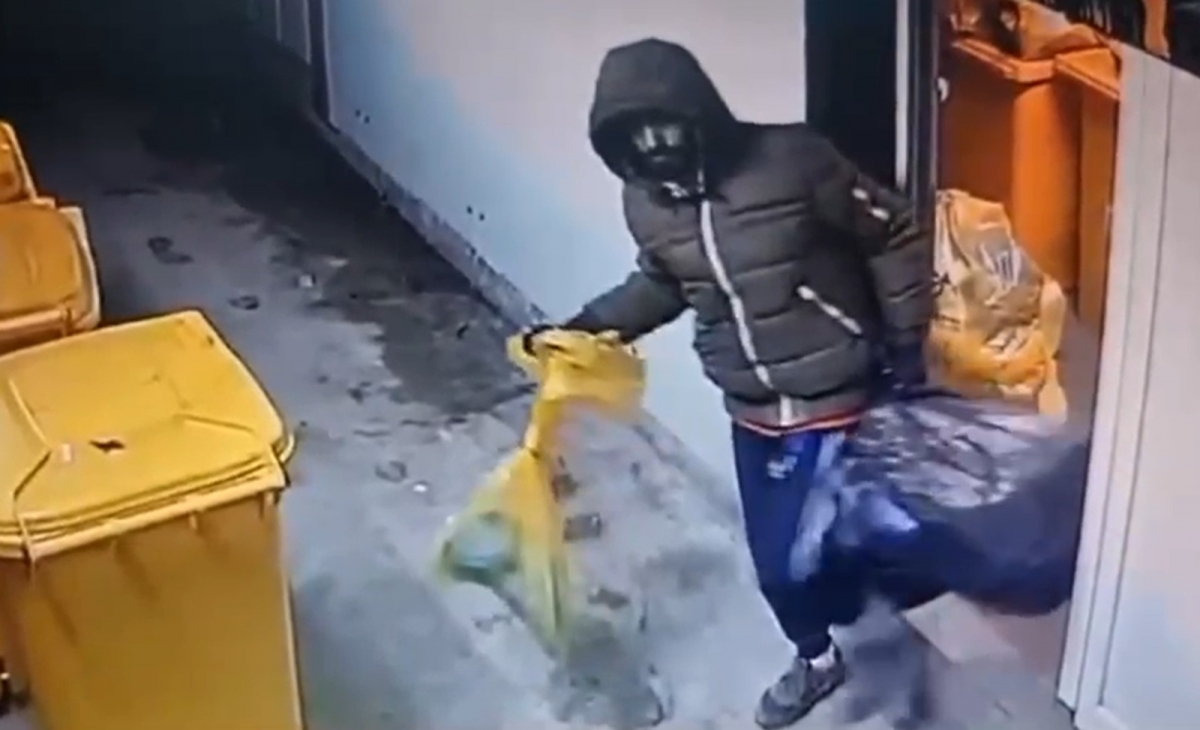 El este bărbatul care a furat trei membre amputate din incinta unui spital. Ce explicație le-a dat polițiștilor
