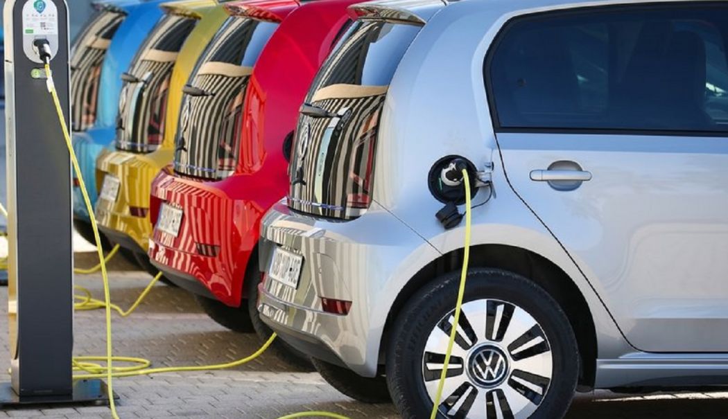 Investiție de peste 700.000 de lei în comuna Miroslava! O firmă din Iași va proiecta și monta stații de reîncărcare pentru autoturisme electrice