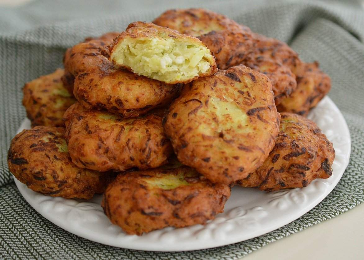 Rețeta de chiftele de dovlecei cu cartofi. Un preparat delicios și ușor de realizat