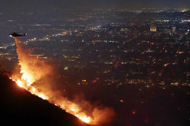 Focul se extinde în Los Angeles. Consulatul României a fost evacuat