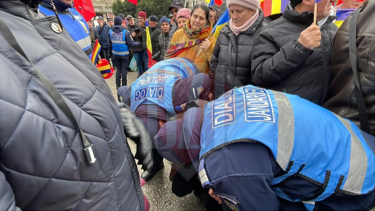 Incident de Ziua Unirii Principatelor Române, la Iași. Unei persoane i s-a făcut rău în mulțime