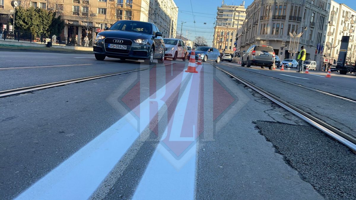 Trafic îngreunat pe strada Arcu din cauza lucrărilor de marcaj al benzilor de circulație