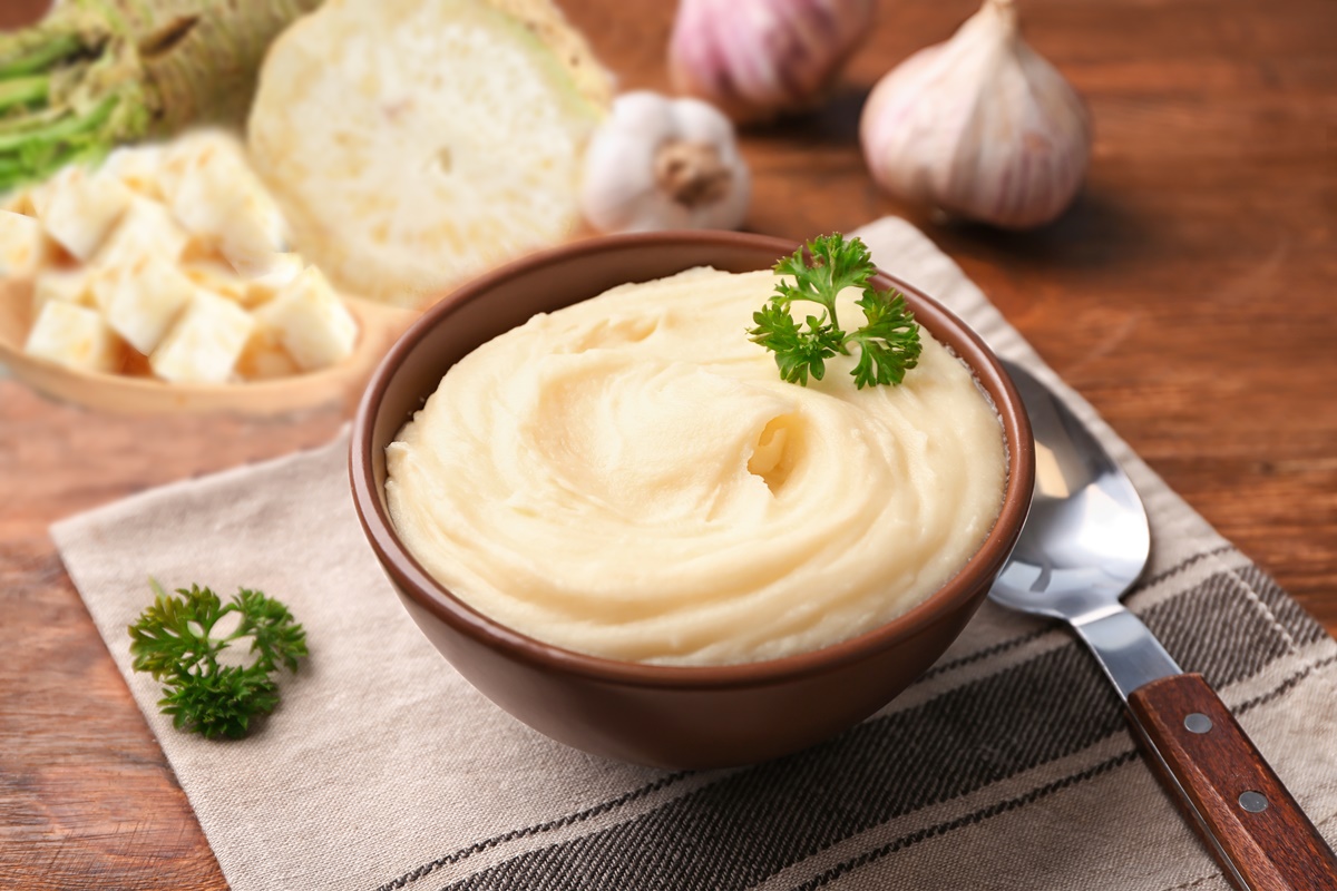 Cum se face maioneza de casă fără ou. Află care e trucul pentru sosul perfect