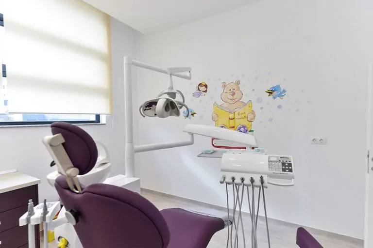 Consiliul Concurenței investighează posibile încălcări ale legii de către Colegiul Medicilor Stomatologi din Iași