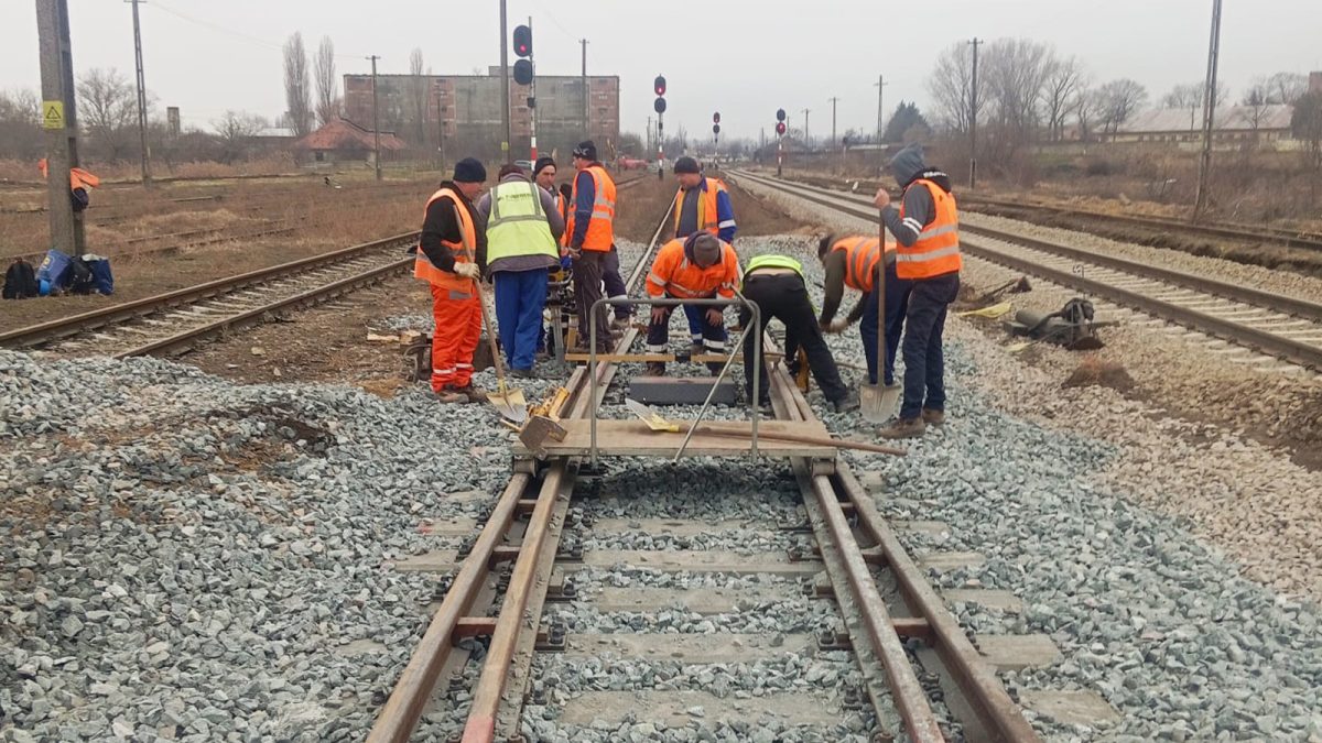 Au fost reluate lucrările de modernizare a liniei ferate Tecuci – Iași. Contractul se va finaliza abia la vară
