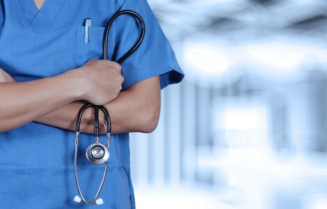 România este a doua țară din Uniunea Europeană în ceea ce privește numărul de medici tineri! Problema este că sunt concentrați în centrele universitare