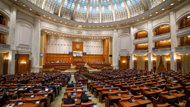 S-a anunțat o majorare a sancțiunilor pentru absențele parlamentarilor