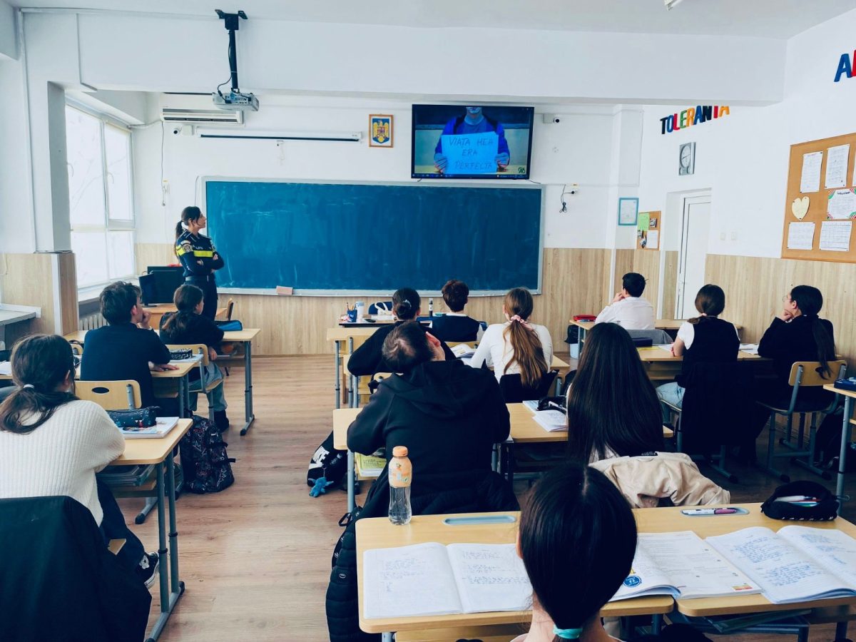 Polițiștii ieșeni au desfășurat activități pentru prevenirea consumului și traficului de droguri, la Școala Gimnazială „Nicolae Iorga”