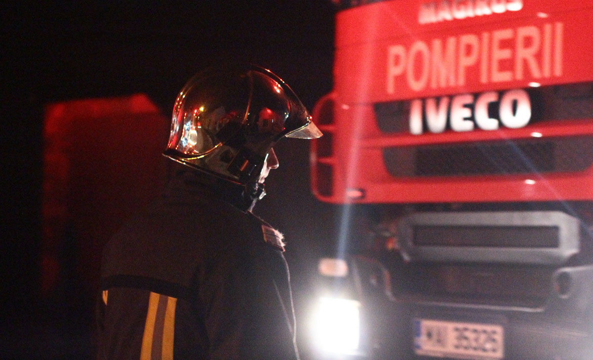 Incendiu pornit la un coș de fum în județul Iași! Intervin pompierii