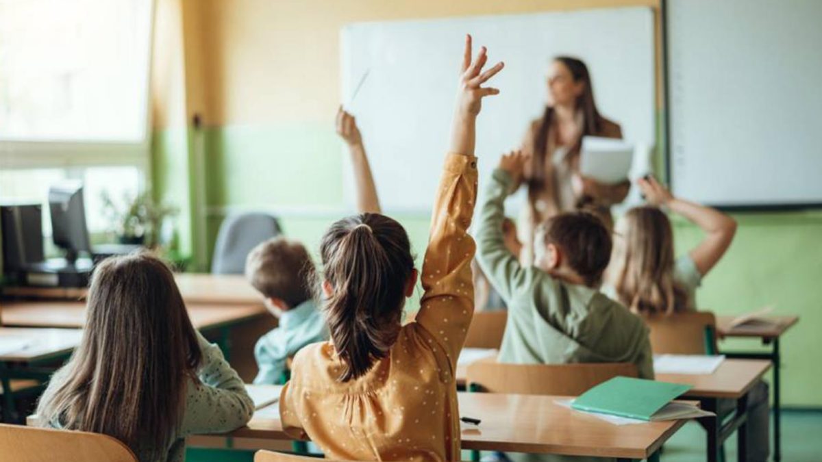 Până pe 15 februarie, profesorii diriginți trebuie să finalizeze listele cu elevii de clasa a V-a care vor beneficia de burse de merit și burse de reziliență