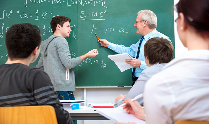 Trei profesoare au fost trimise în judecată pentru că au trecut ‘prezent’ elevi care nici nu știau unde e școala