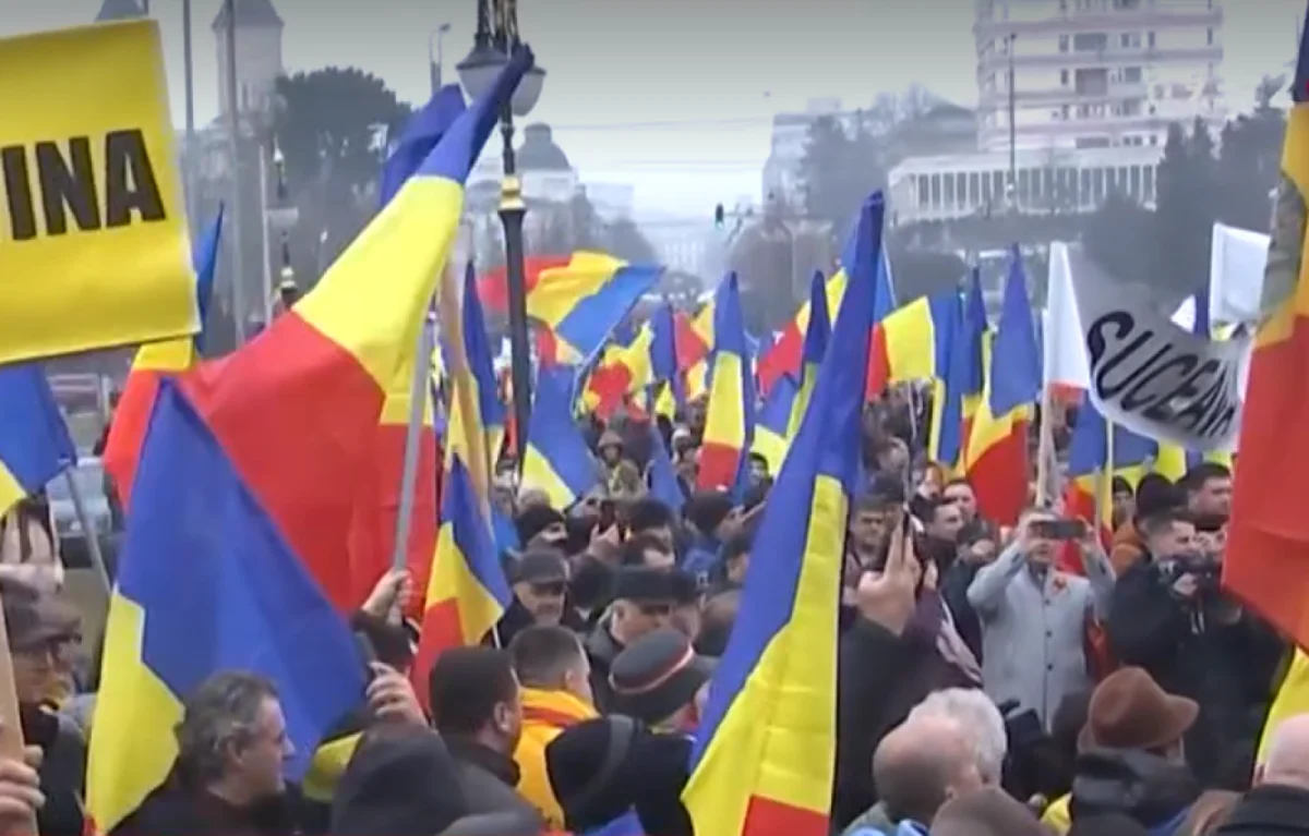Mii de români ies în stradă: protest de amploare împotriva ordonanței-trenuleț de Ziua Micii Uniri