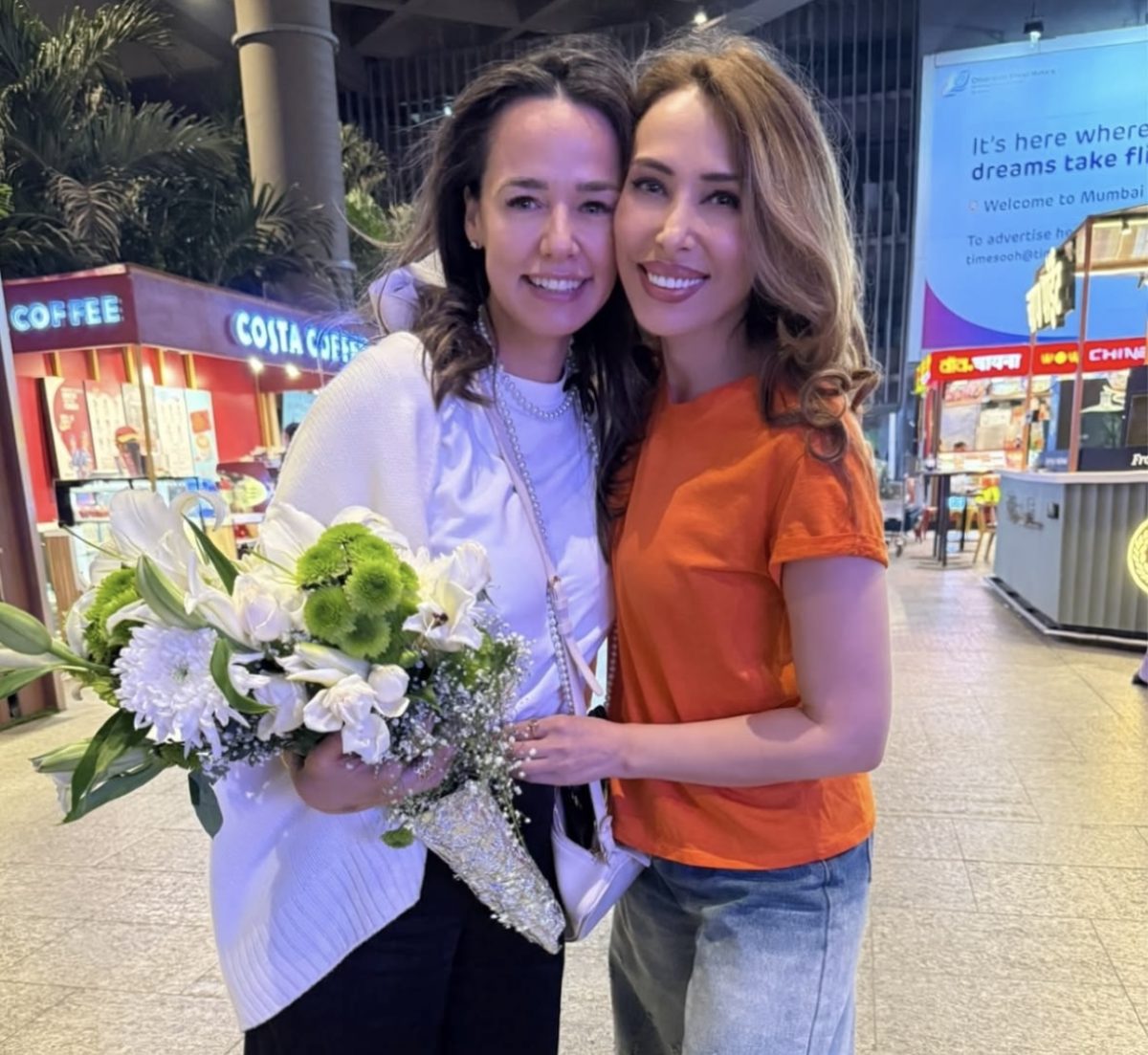 Iulia Vântur și Andreea Raicu, întâlnire în India. Ce pun la care cele două vedete
