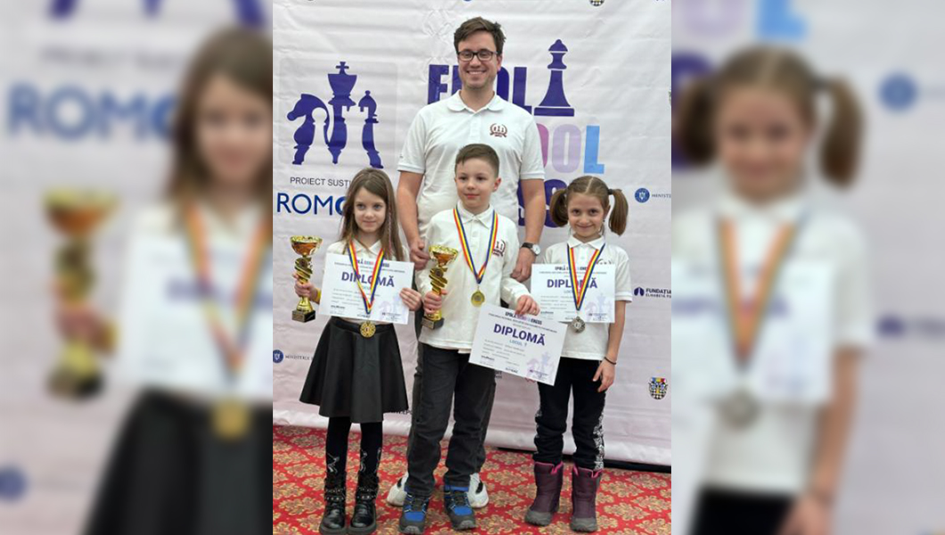 Elevii Școlii Primare „Carol I” Iași reprezintă România la Campionatul Mondial de Șah din Serbia