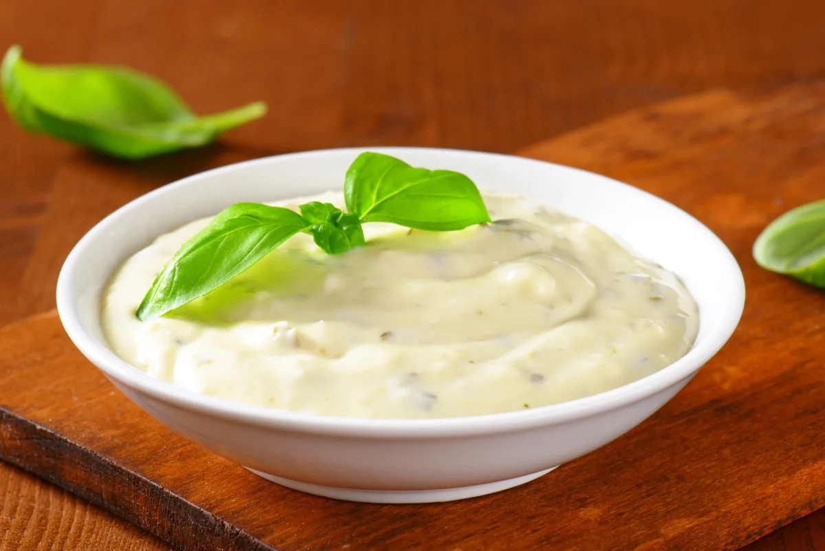 Care este secretul unui sos Caesar clasic. În ce rețete delicioase îl poți integra