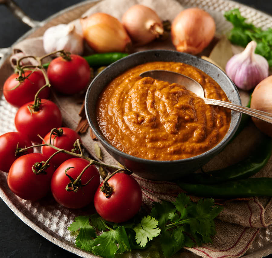Rețete delicioase cu sos curry. Cum să te bucuri de aromele indiene la tine acasă