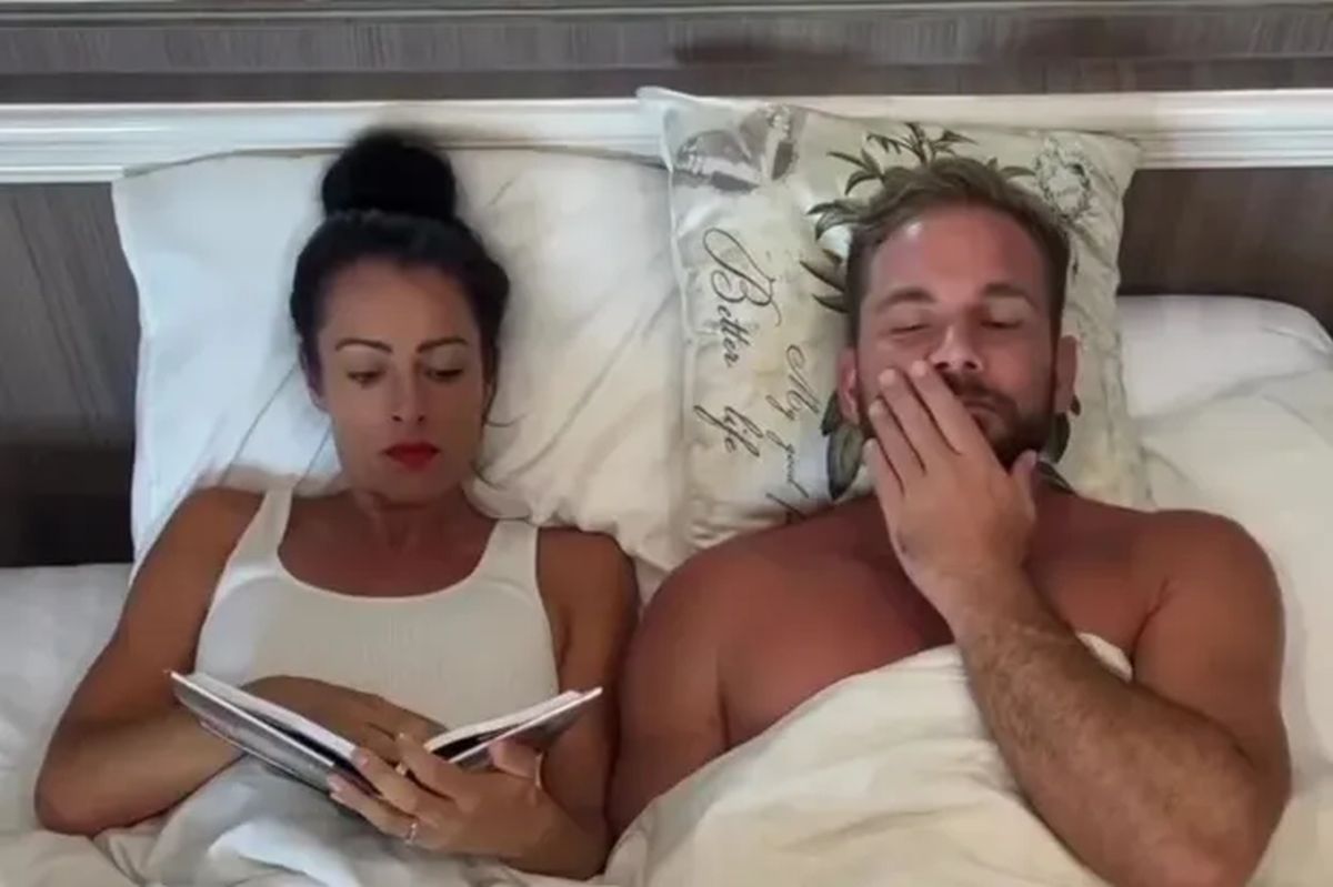 Soțul unei educatoare face OnlyFans! Filmează conținut cu alte femei!