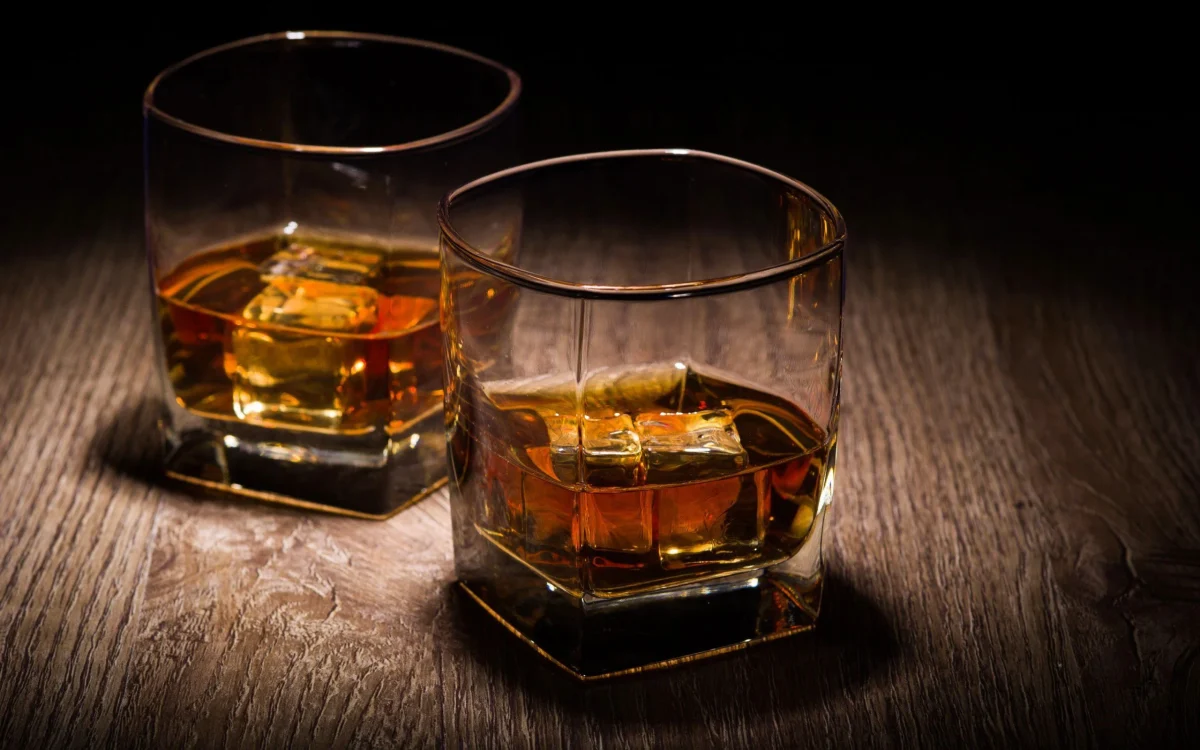 Cum să degusti whisky-ul ca un expert! Cei 5 pași pentru a savura fiecare aromă