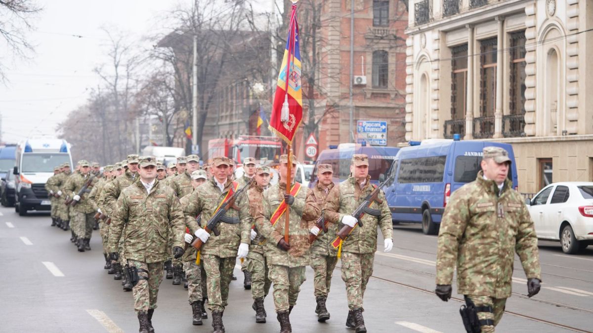 Parada militară de Ziua Unirii Principatelor Române, în centrul Iașului – LIVE VIDEO