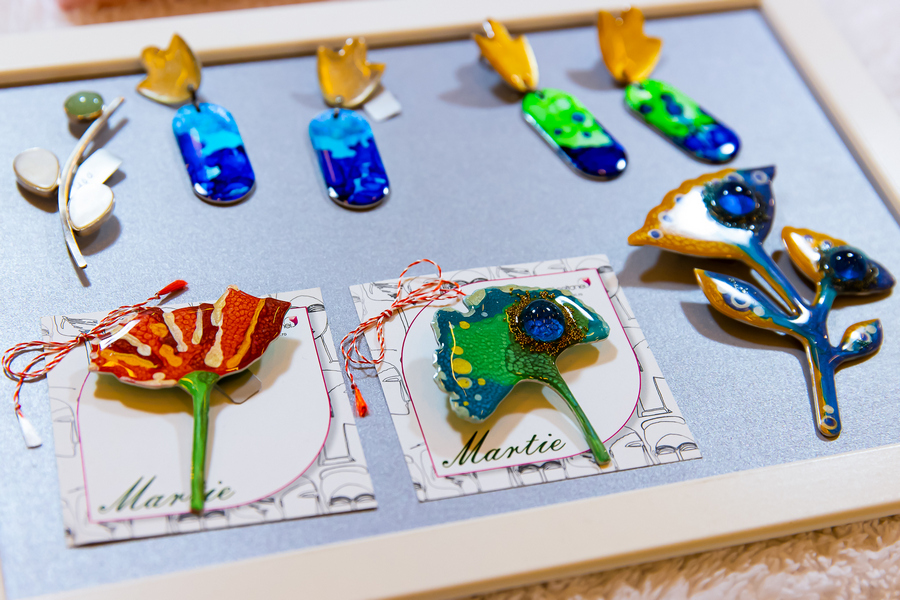 Târgul de Mărțișoare și Atelierul Artistului deschid sezonul primăverii în Atriumul Palas. Bijuterii, mărțișoare și mici obiecte decorative se regăsesc printre exponate    
