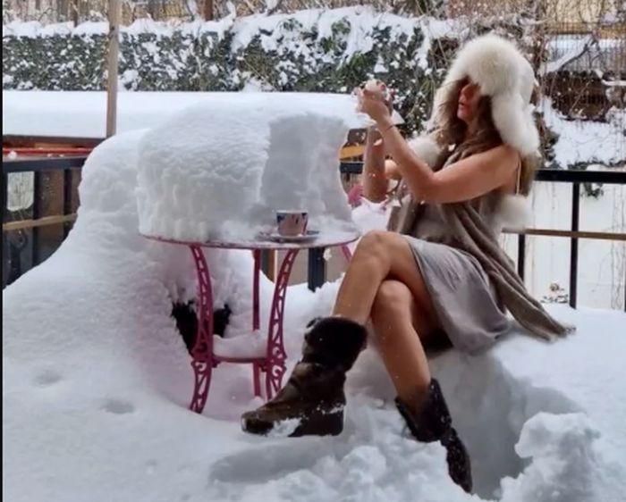 Anna Lesko s-a dezbrăcat în zăpadă! Internauții nu au apreciat: „Năroado, au dat căldurile în tine!” – FOTO