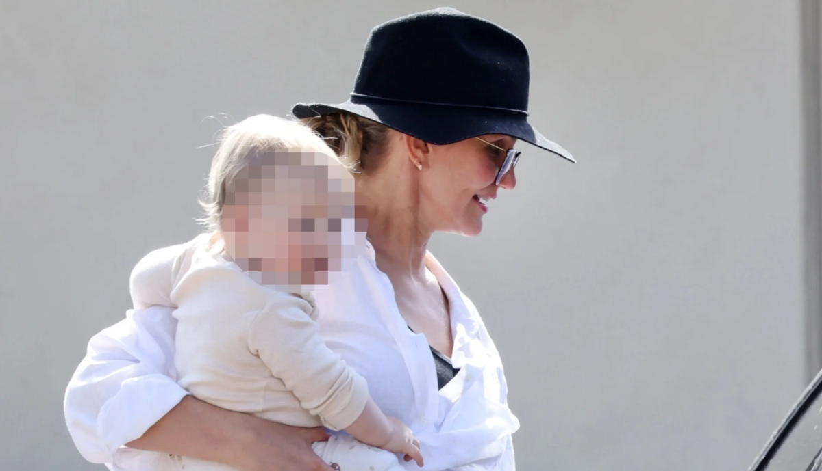 Cameron Diaz, mamă devotată! Actrița, surprinsă într-o rară apariție cu fiul său în Santa Barbara