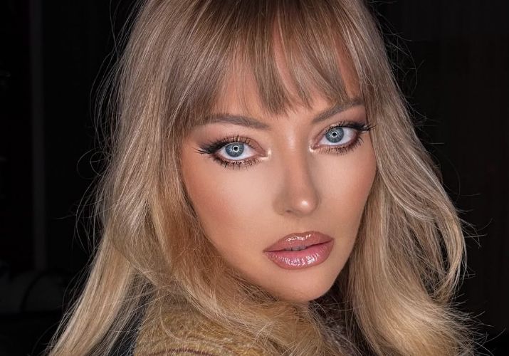 Delia a încins internetul filmându-se în ipostaze sexy! „Ți-ai pus silicoane!“