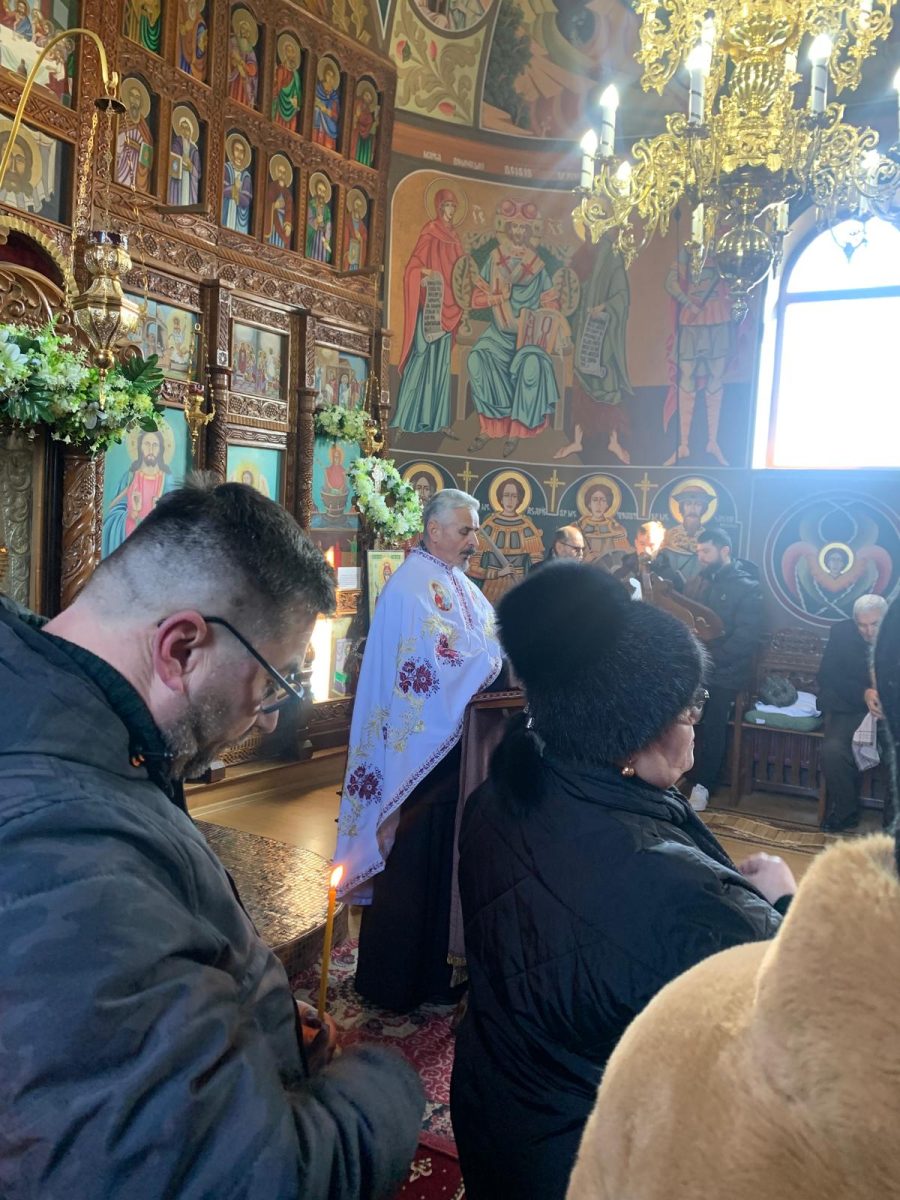 Imagini copleșitoare! Dorin Tănasă, tânărul care a murit după ce a făcut infarct la volan în Nicolina, a fost înmormântat astăzi la Țibănești – FOTO – VIDEO