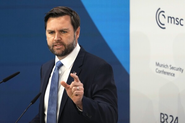 JD Vance îl avertizează pe Zelenski să „nu-l mai vorbească de rău pe Trump în public”. Ce spune președintele Ucrainei după ce a fost numit „dictator”