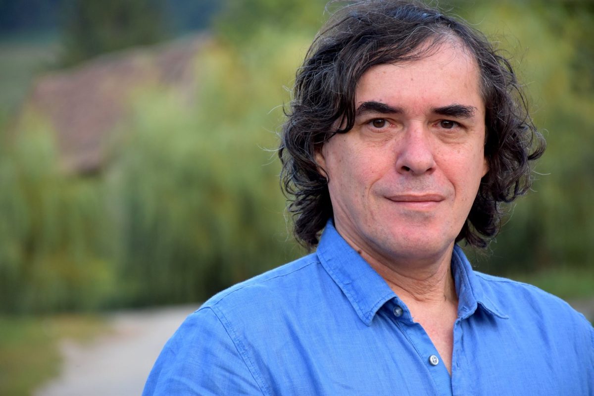 Mircea Cărtărescu, nominalizat la Booker Prize 2025, cel mai important premiu literar pentru ficțiune în limba engleză. Pe listă se află 13 scriitori
