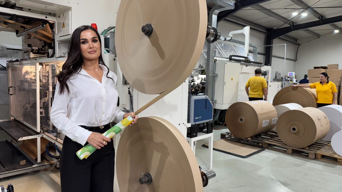 România deschide prima fabrică de hârtie cerată din estul Europei, o soluție inovatoare pentru reducerea consumului de plastic