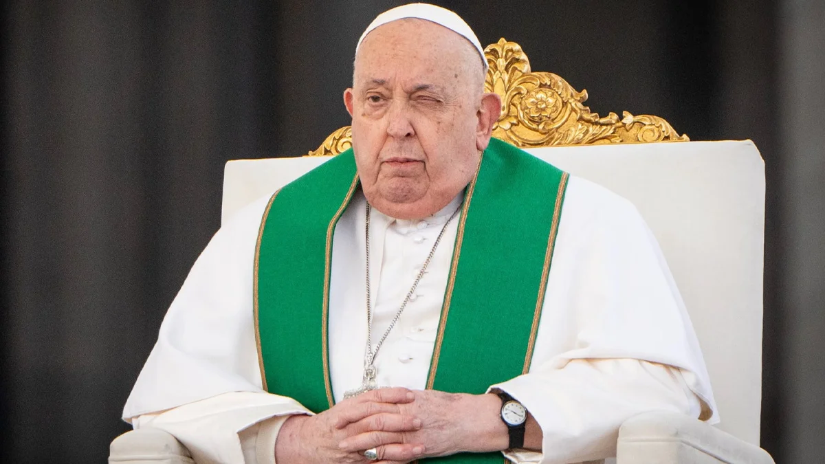 Papa Francisc, în vârstă de 88 de ani, suferă de dublă pneumonie. Vaticanul a oferit detalii de ultimă oră