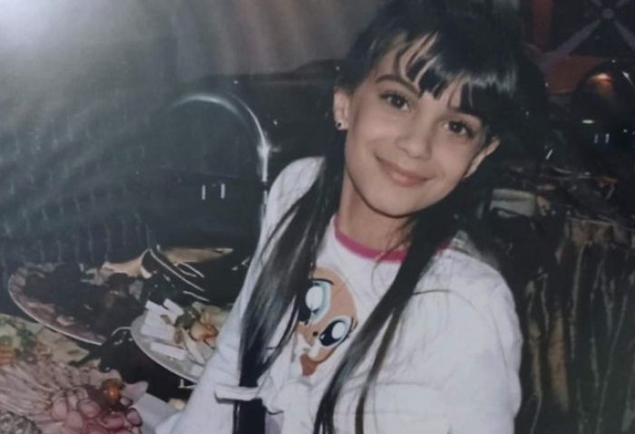 Recunoști fetița din imagine? Este o artistă cunoscută care a participat la America Express – FOTO