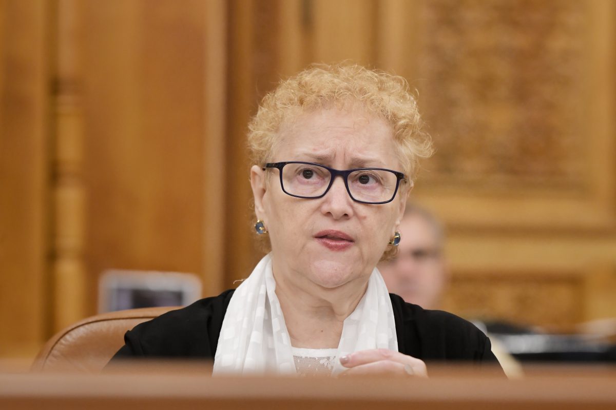 Avocatul Poporului s-a opus creșterii pensiilor! Renate Weber încasează peste 40.000 de euro anual pensie