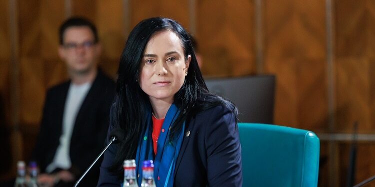 Scandal în Comisia de Muncă: Ministrul Simona Bucura Oprescu și opoziția, în conflict deschis pe tema pensiilor